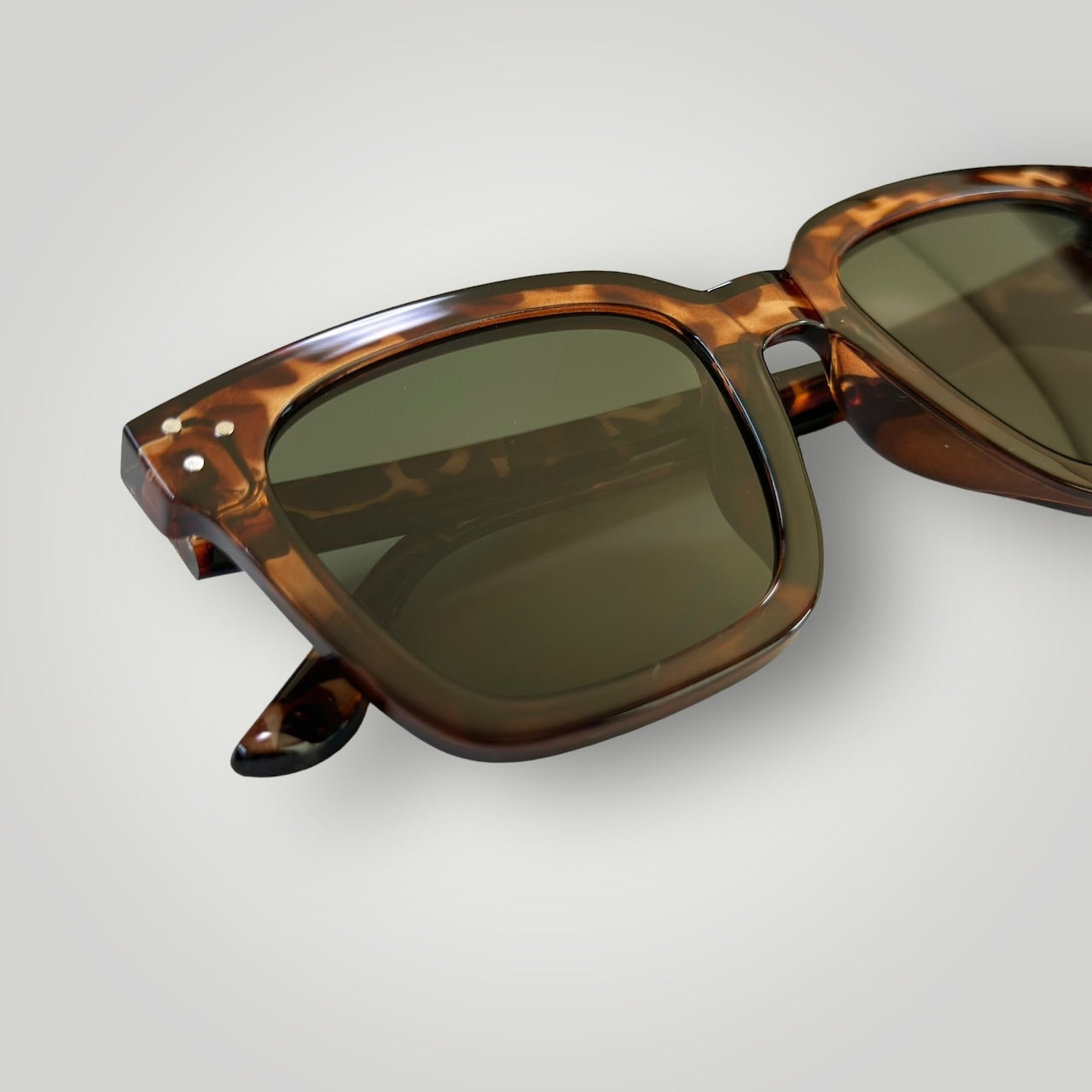 [Photochromic Lens] Wide Square Sunglasses