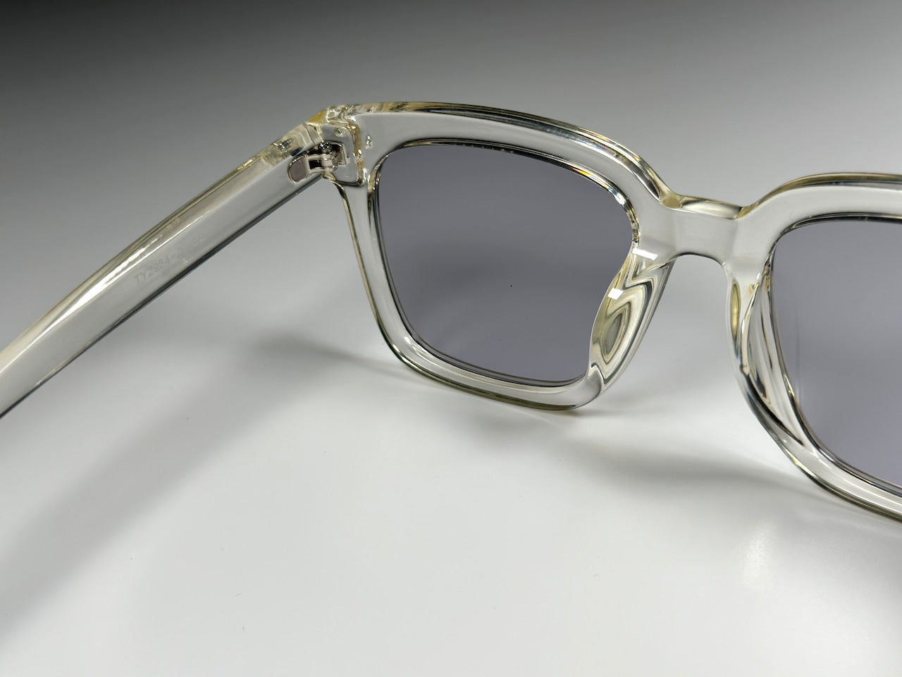 [Photochromic Lens] Wide Square Sunglasses