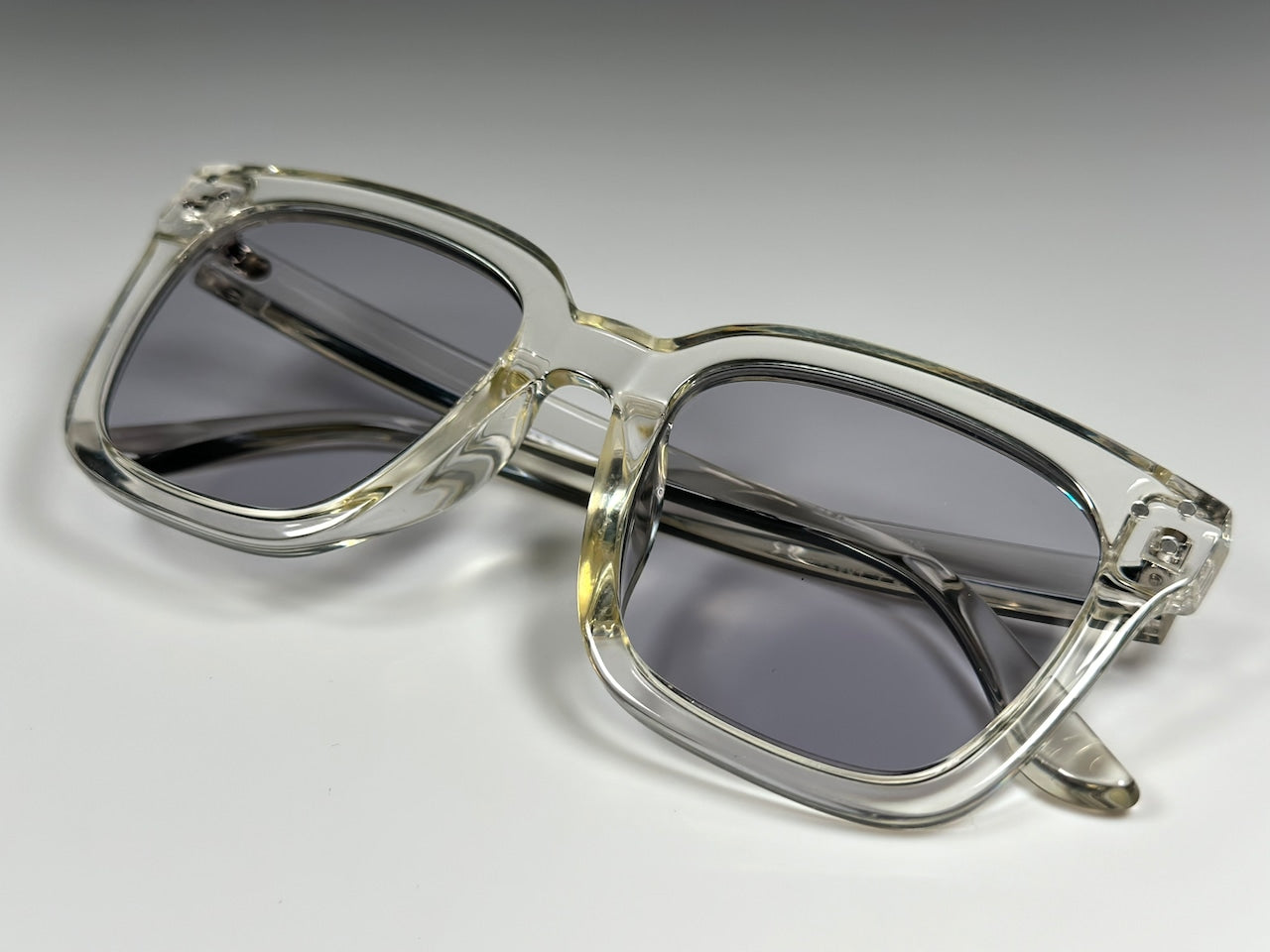 [Photochromic Lens] Wide Square Sunglasses