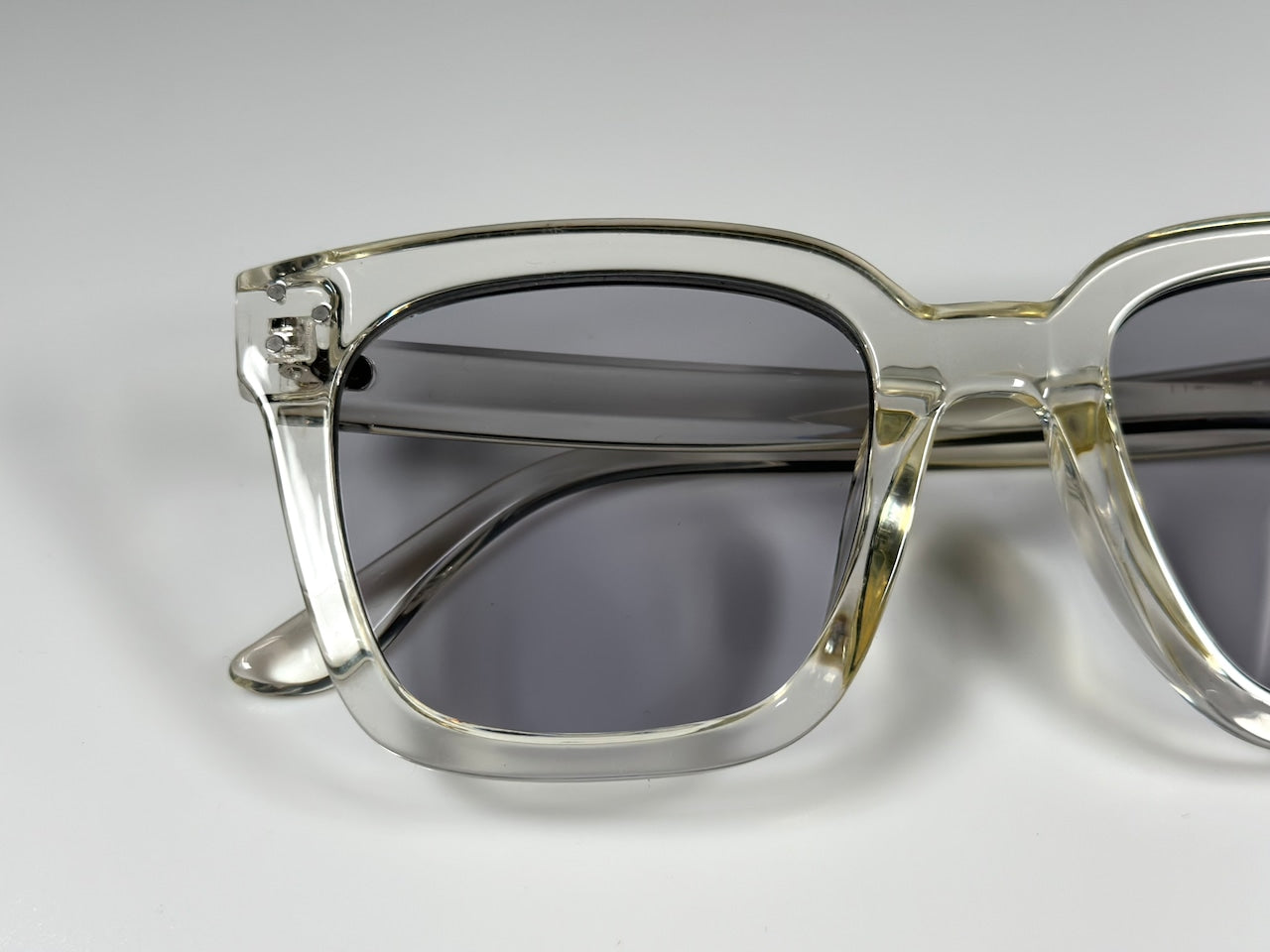 [Photochromic Lens] Wide Square Sunglasses