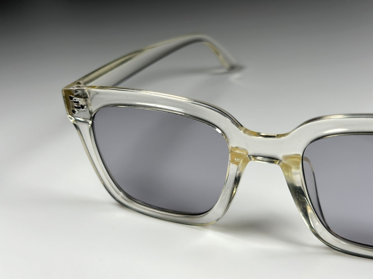 [Photochromic Lens] Wide Square Sunglasses