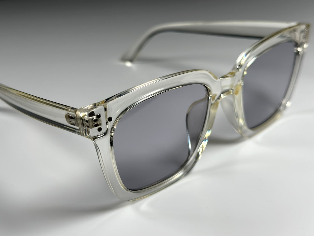 [Photochromic Lens] Wide Square Sunglasses